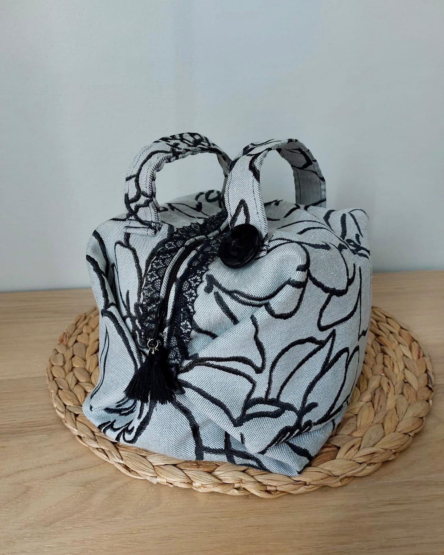 Détail de couture artisanale réalisée en Limousin